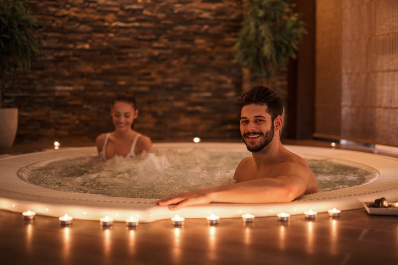 Primero lo primero: ¿qué es un masaje en pareja? 